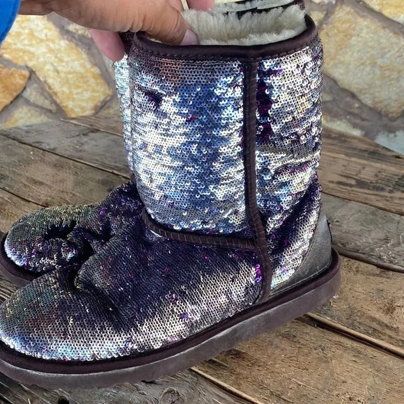 Check out this nice womens UGG winter boots size 7 they change colors - Picture 1 of 10